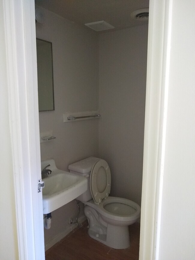 Foto del edificio - 102 Rainbow Ct