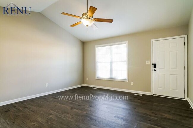 Foto del edificio - Holiday Special: 1/2 off your first month!...