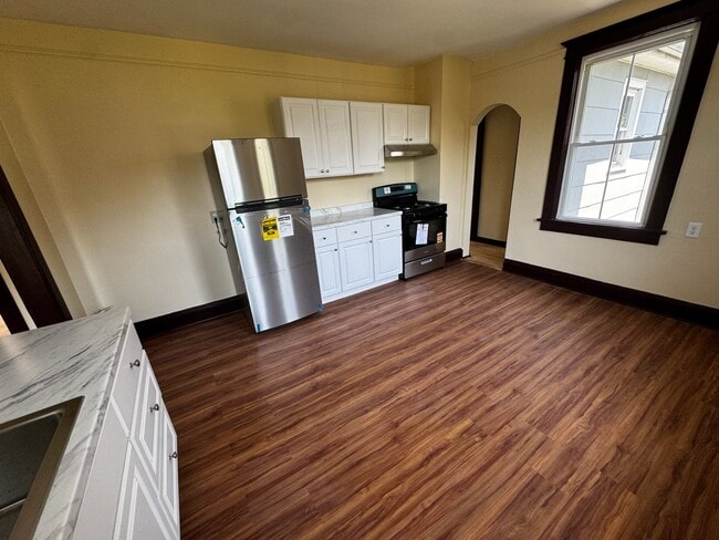 Building Photo - 226 Glen Cove Ave