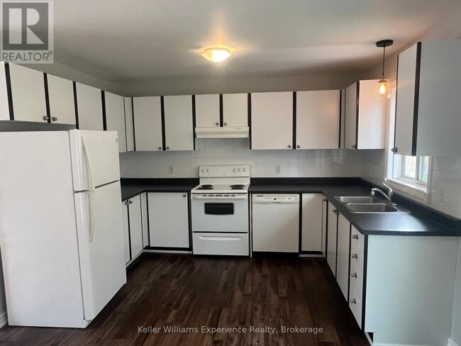Building Photo - 807 Birchwood Dr