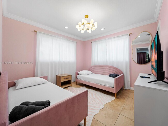 Foto del edificio - 1761 NE 52nd St