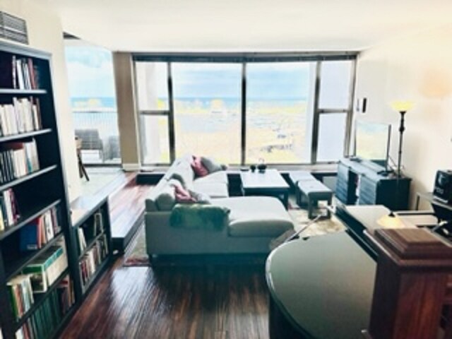 Foto del edificio - 3200 N Lake Shore Dr