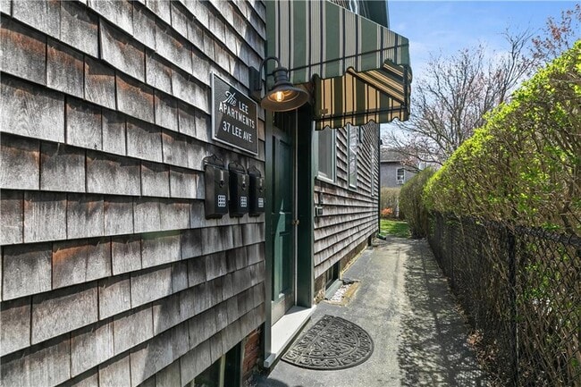 Building Photo - 37 Lee Ave