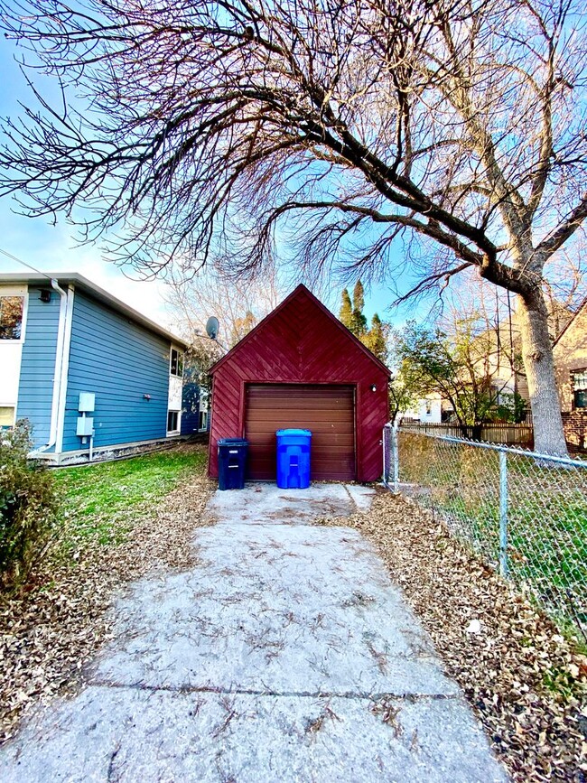 Building Photo - Very Cute and Cozy 3bedroom