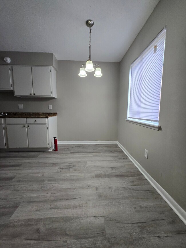 Foto del edificio - 1840 Tall Pines Cir