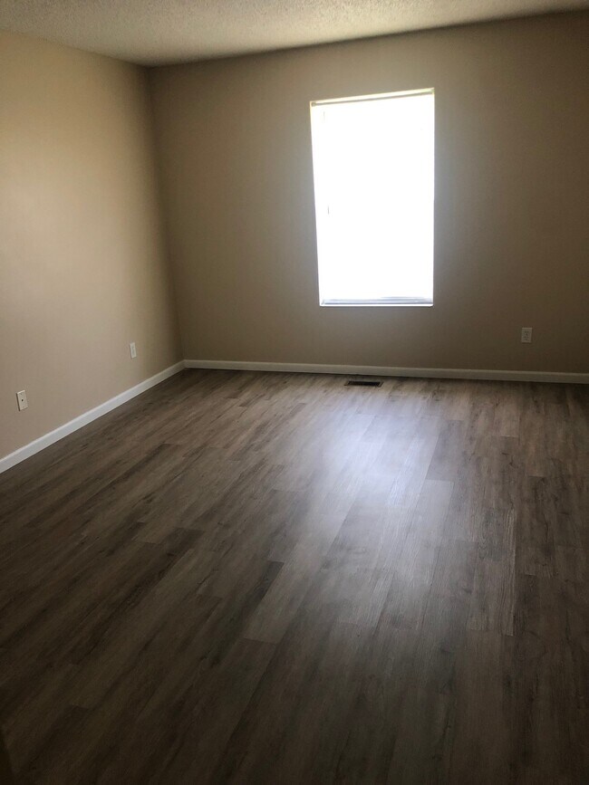 Foto del edificio - 3023 Bluff Ridge Dr