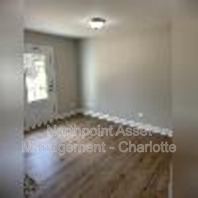 Building Photo - 1163 Davis St