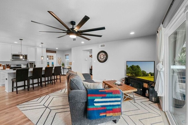 Foto del edificio - Elegant Single-Story Home with Resort-Style Pool