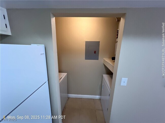 Foto del edificio - 8600 W Charleston Blvd