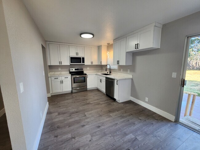Foto del edificio - 5526 Cottonwood Ave