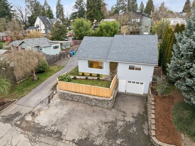 Building Photo - Beautiful Hillsdale 4 BR, 2 BA home