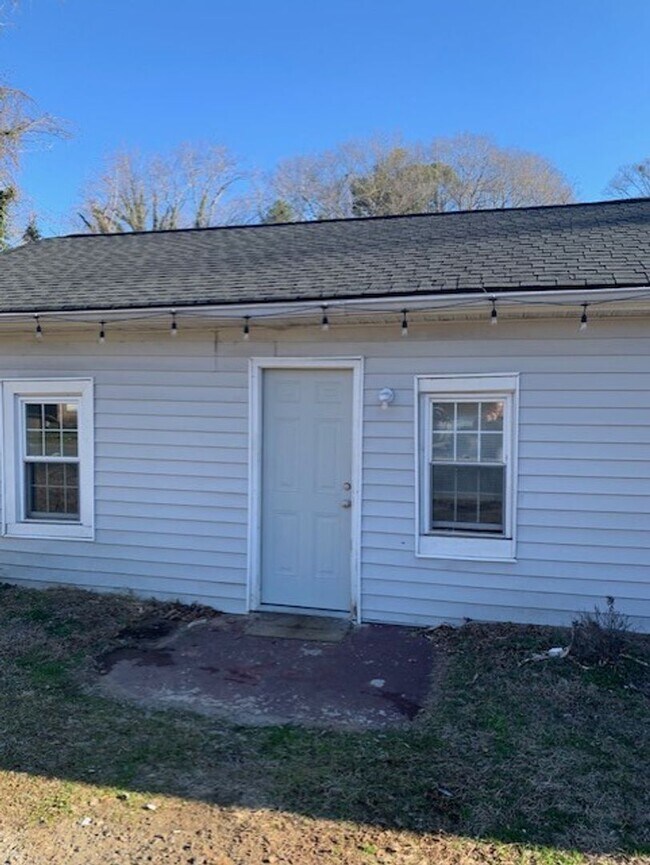 Building Photo - TRI-PLEX