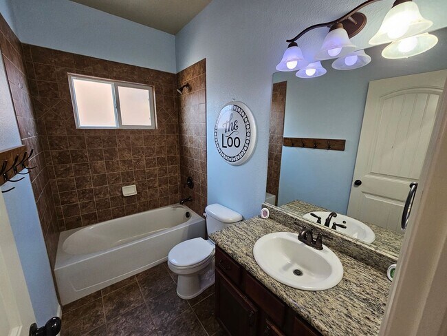 Foto del edificio - 5 Bed 4 Bath In Lorson!!!