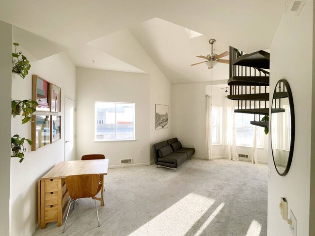 Living Room - 135 Valencia St