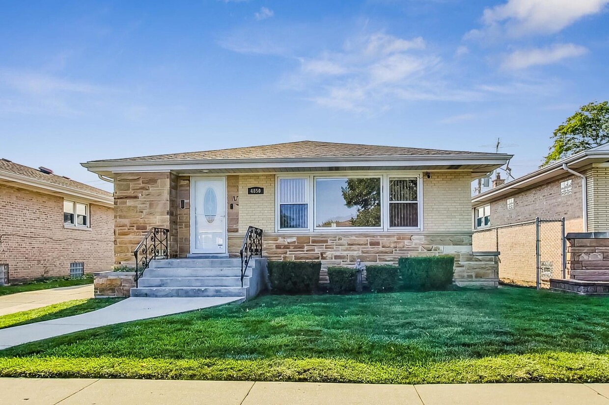 Primary Photo - 4850 N Newland Ave