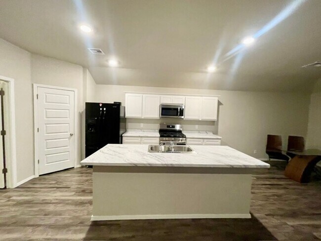 Foto del edificio - 4 Bed | 2 Bath in Broken Arrow!