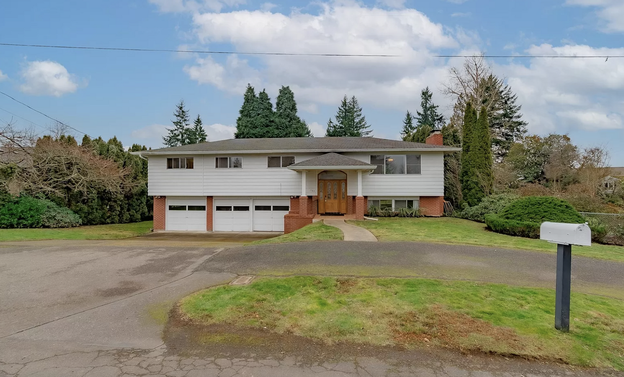 Primary Photo - 1107 NE 65th St