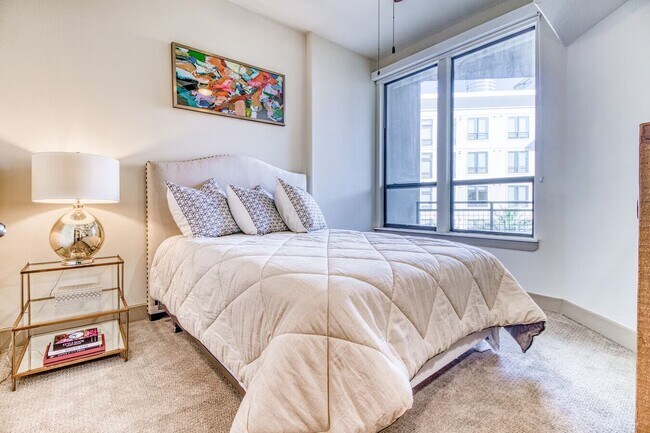 Building Photo - Modern Living in Houston’s Heart