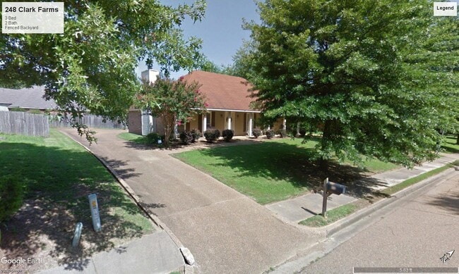 Foto del edificio - 248 Clark Farms Rd