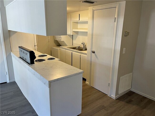 Foto del edificio - 1351 Dorothy Ave