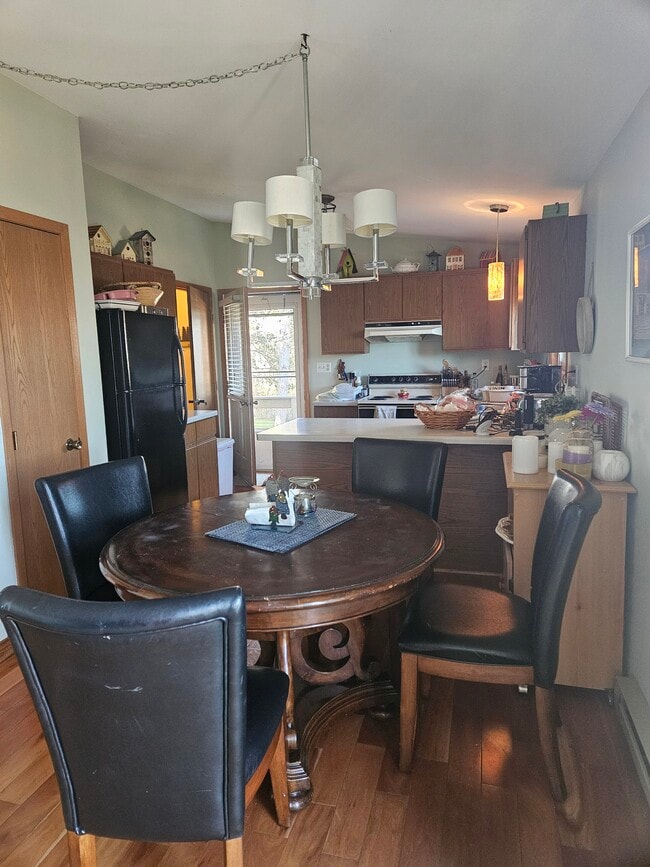 Kitchen Dining room - S818 Goldfinch Ct