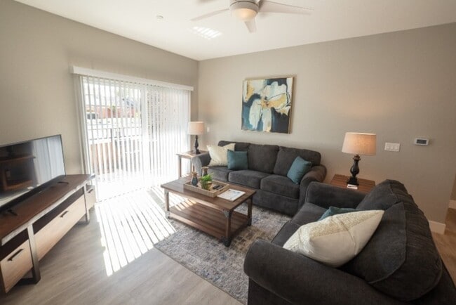 Sala de estar C1 - Hopper Lane Apartments