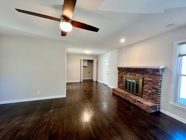 Building Photo - Amazing 3 Bedroom Home!