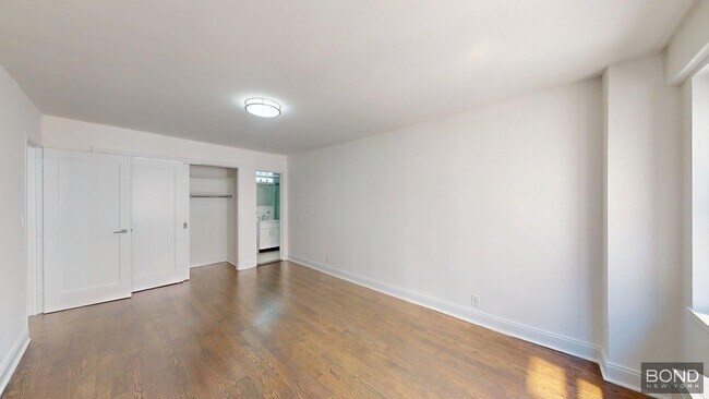 Building Photo - 405 E 56th St