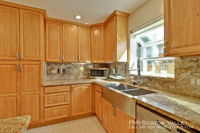 Building Photo - 263 Walker Dr