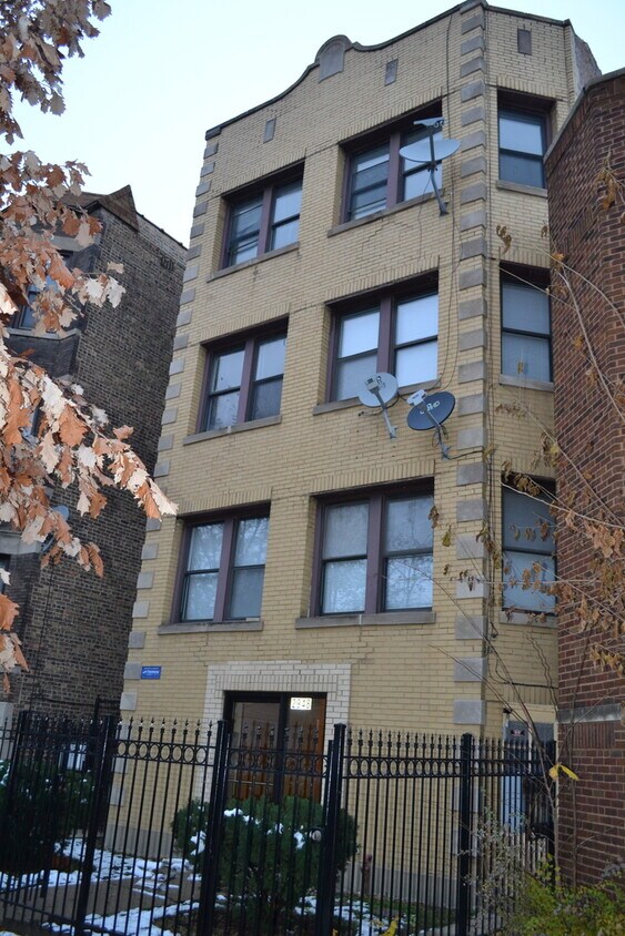 2948 W Nelson St, Chicago, IL 60618 House Rental in Chicago, IL