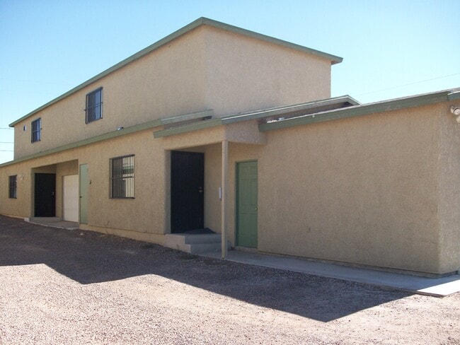 Building Photo - 439 E Linden St