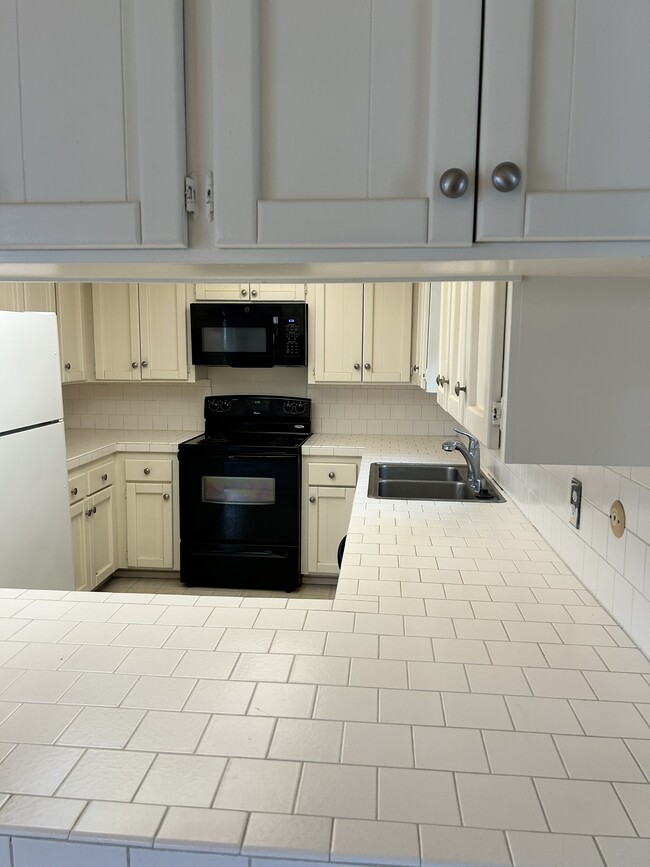 Building Photo - 255 Sea Forest Ct