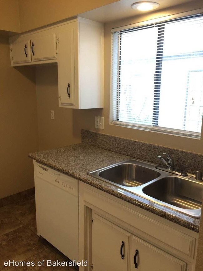 Building Photo - 4500 Tierra Verde St