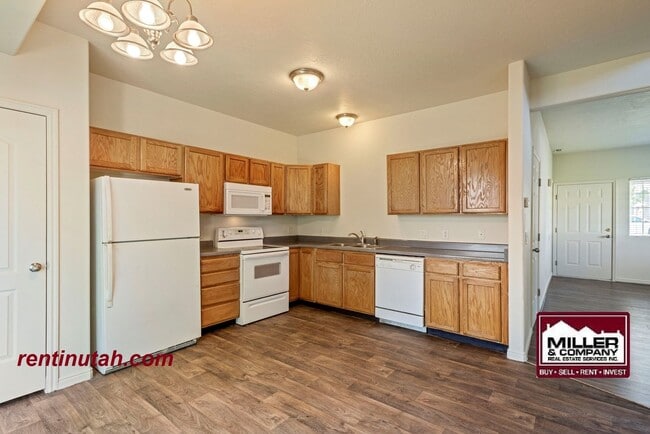 Foto del edificio - Cute Town House in gated community!!