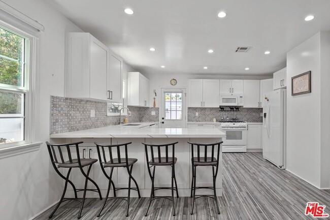 Building Photo - 471 S Clark Dr