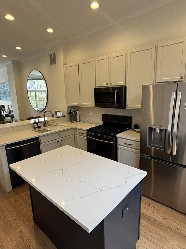 Building Photo - 854 N Ogden Ave