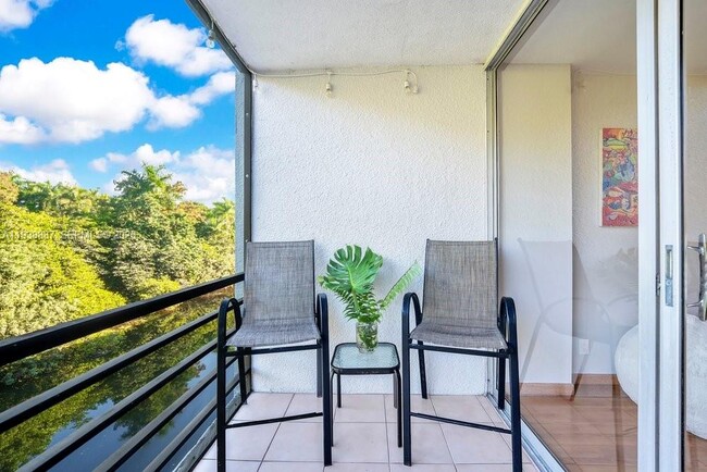 Building Photo - 105 Royal Pk Dr