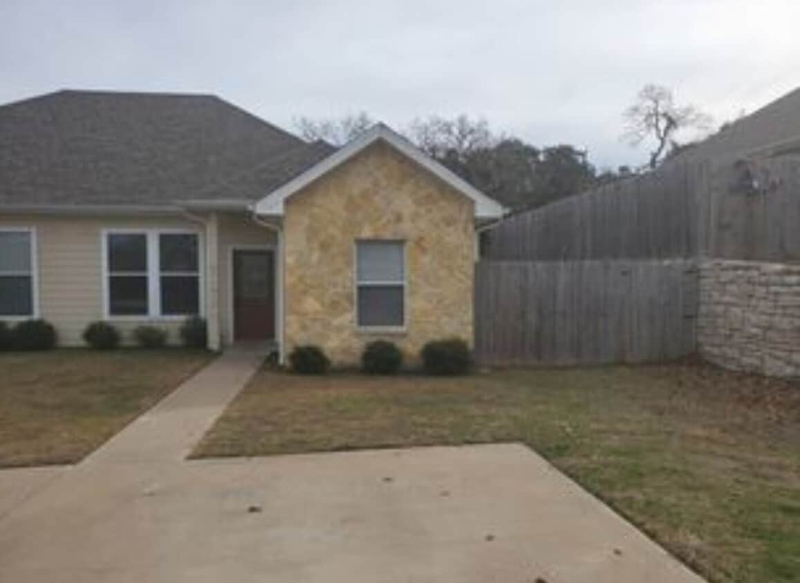 Primary Photo - "Spacious 3-Bedroom Duplex Retreat in Gran...