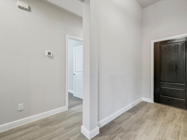 Building Photo - 405 Hogan Dr