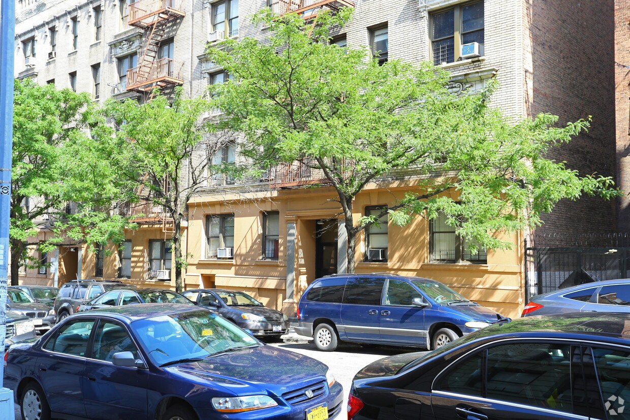 Building Photo - 819 W 180th St