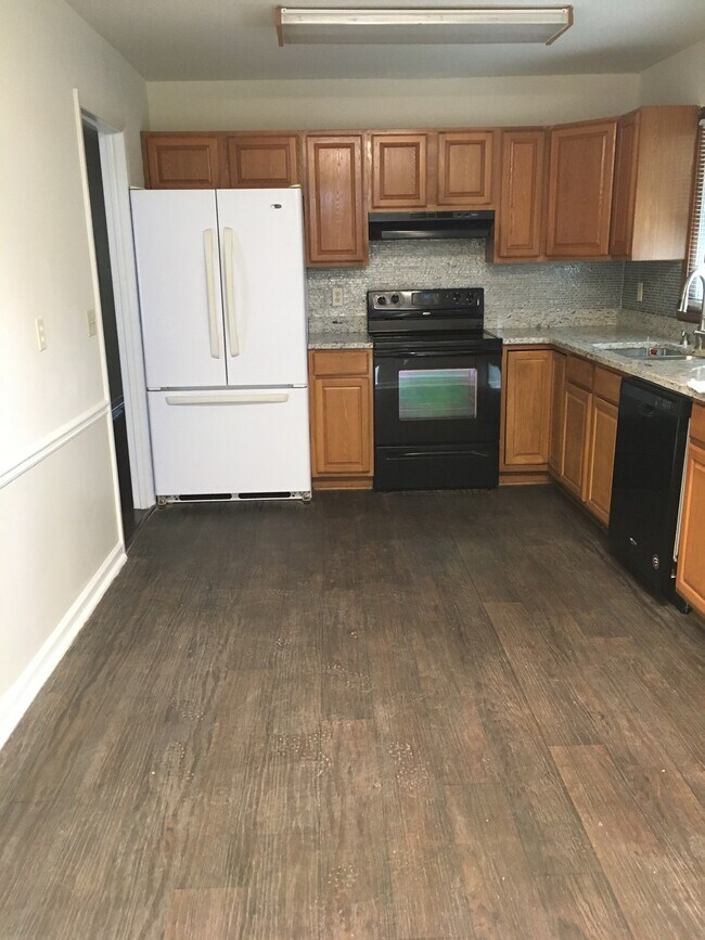 Kitchen- granite countertops - 710 Earl St SE