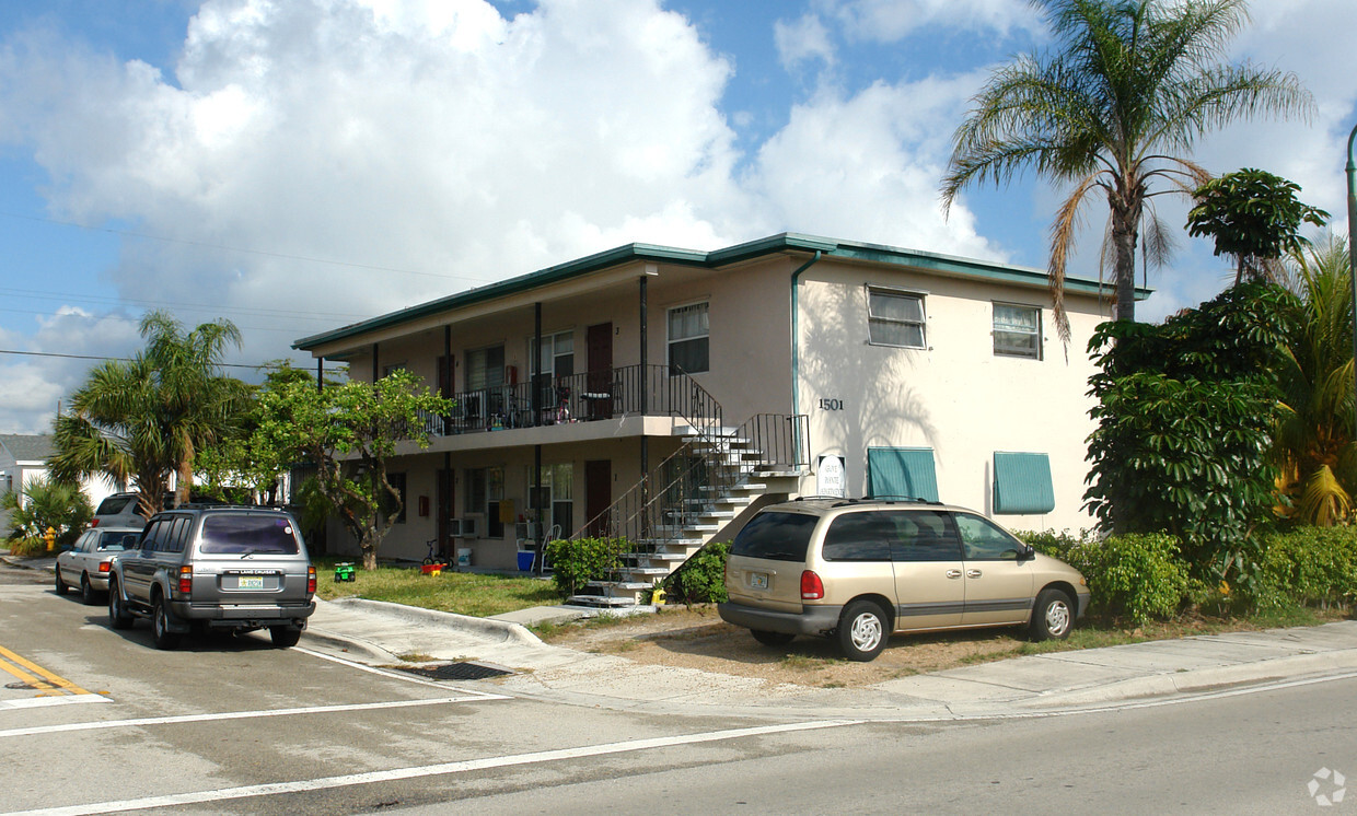 Primary Photo - Grove Point Apartments