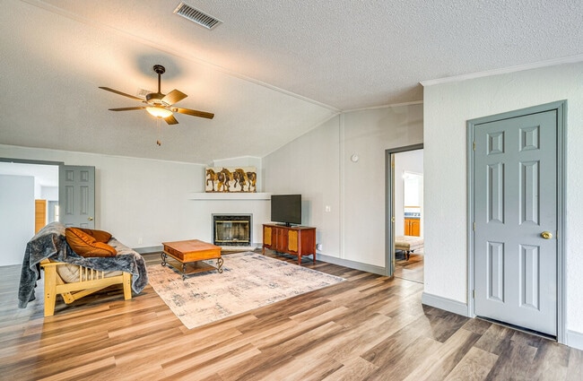 Building Photo - 6651 SE Co Rd 337