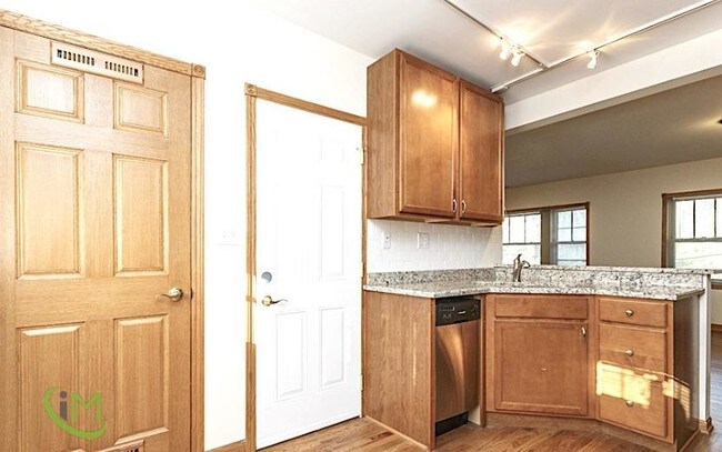 Building Photo - 341 S Taylor Ave