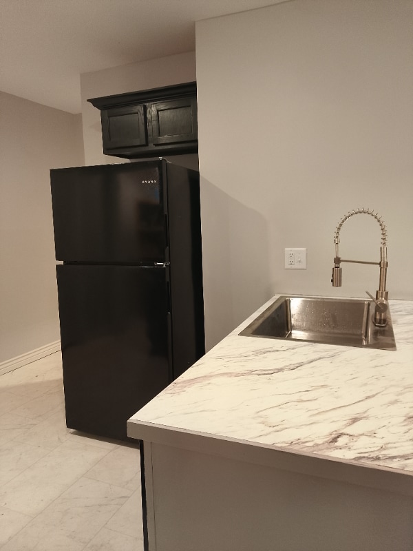 Building Photo - 126 S Green St