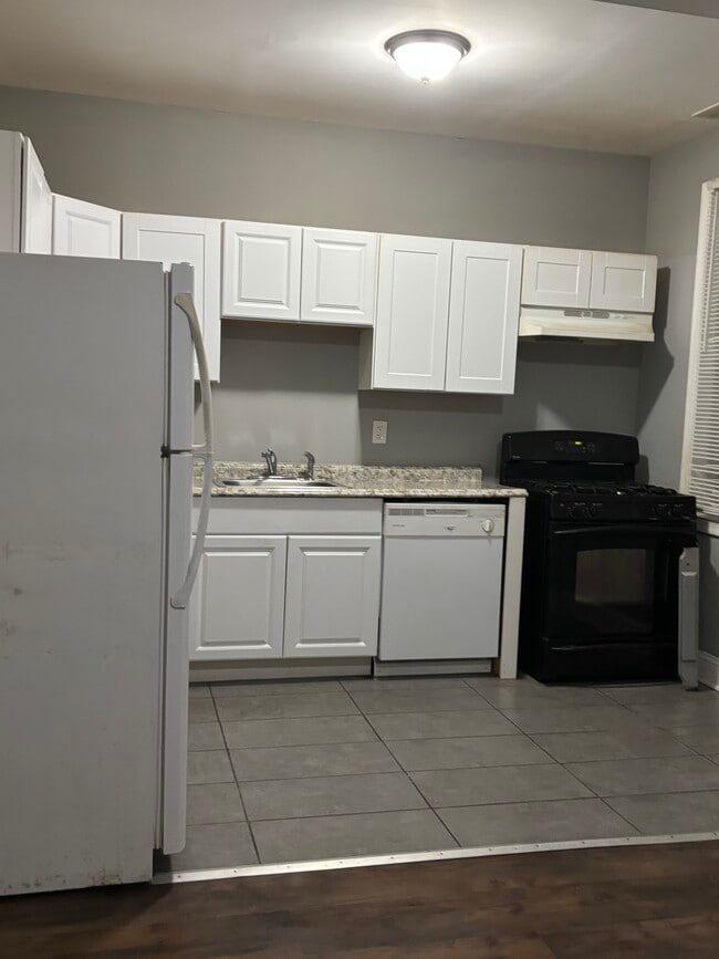 Building Photo - 61 Allendale St