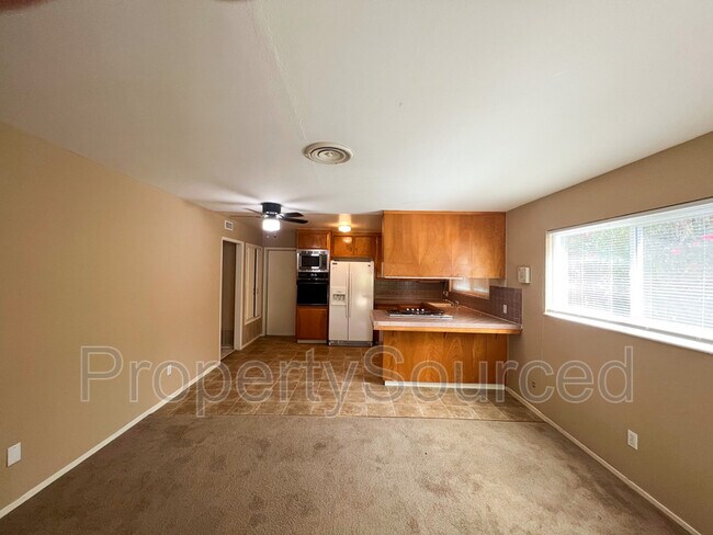Building Photo - 320 E Granada Way