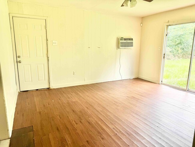 Building Photo - 10363 White Oak Dr