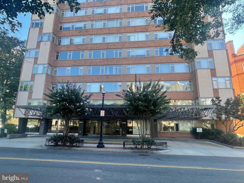 Foto principal - 1545 18th St NW