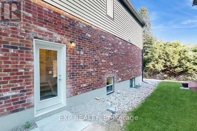Building Photo - 967 Wright Dr